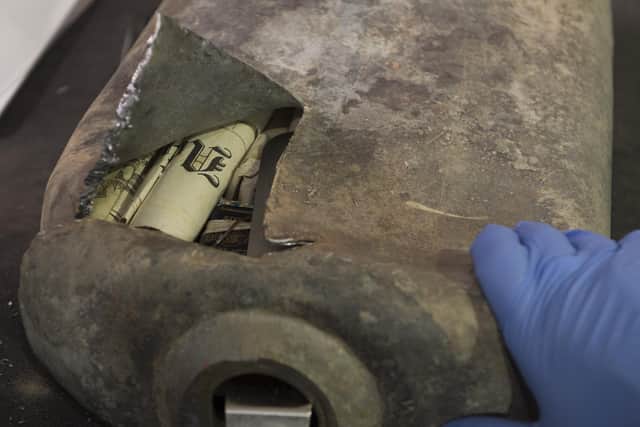 The capsule contained several newspapers.
